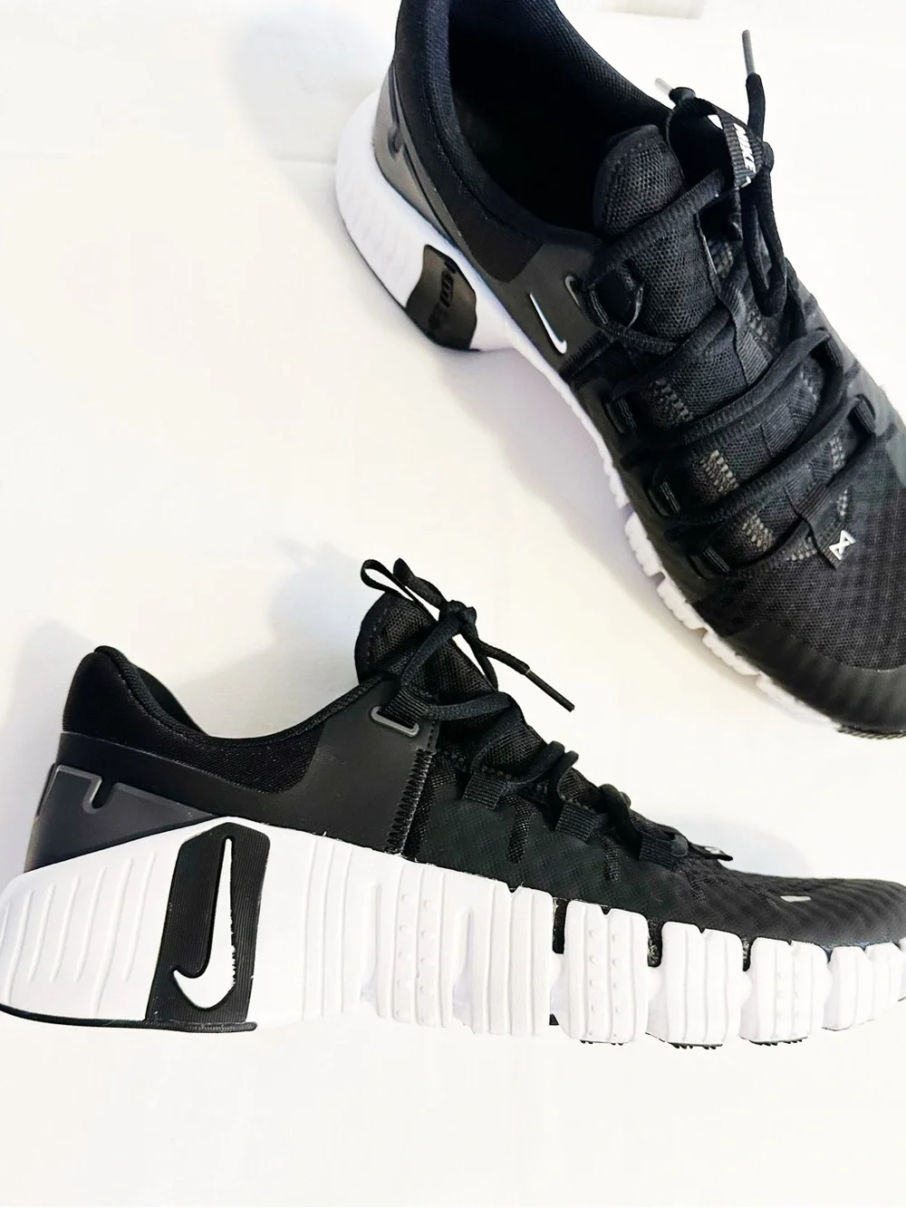 Nike Men’s Free Metcon Black and White Athletic Sneakers